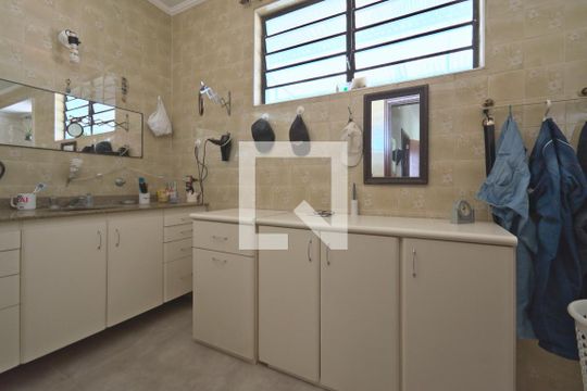 Banheiro da Suíte 1 de casa à venda com 7 quartos, 578m² em Vila Nogueira, Campinas