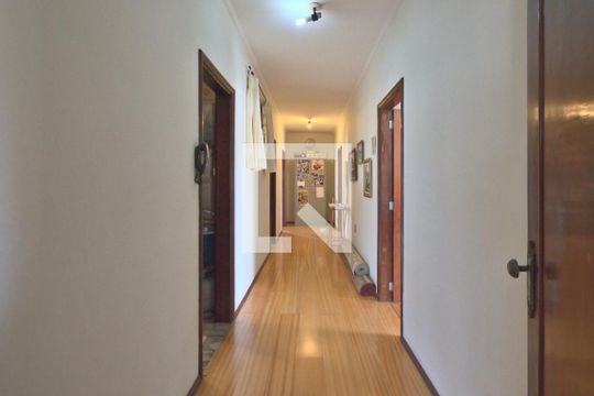 Corredor de casa à venda com 7 quartos, 578m² em Vila Nogueira, Campinas