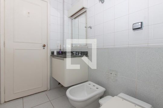 Banheiro 1 de apartamento para alugar com 3 quartos, 145m² em Centro, Guarujá