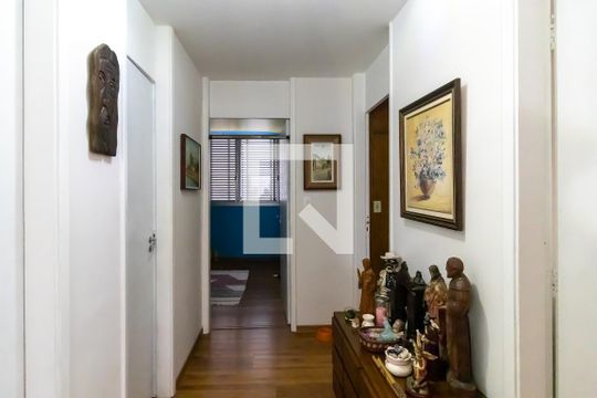 Corredor para quartos de apartamento à venda com 3 quartos, 112m² em Vila Olímpia, São Paulo