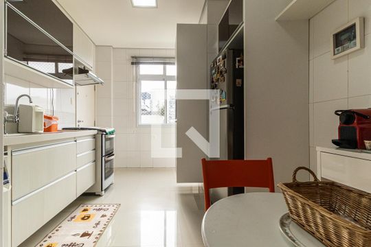 Cozinha de apartamento para alugar com 2 quartos, 104m² em Higienópolis, São Paulo