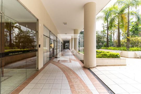 Jardim de apartamento para alugar com 2 quartos, 104m² em Higienópolis, São Paulo