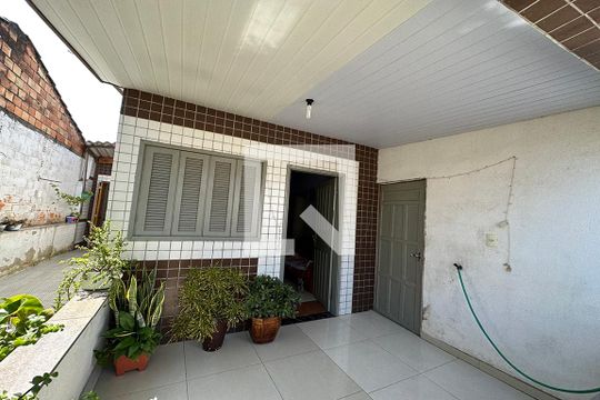 Área Externa de casa para alugar com 2 quartos, 90m² em Santos Dumont, São Leopoldo