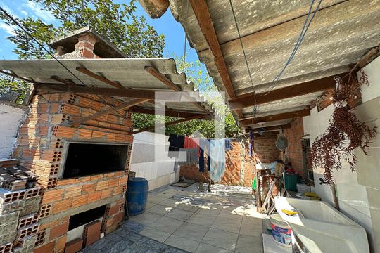 Área Externa de casa para alugar com 2 quartos, 90m² em Santos Dumont, São Leopoldo