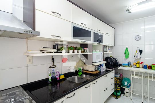 Cozinha de apartamento à venda com 2 quartos, 70m² em Saúde, São Paulo