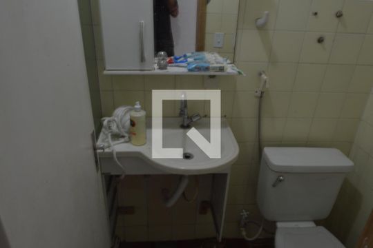 Banheiro  de apartamento para alugar com 2 quartos, 80m² em Jacarepaguá, Rio de Janeiro