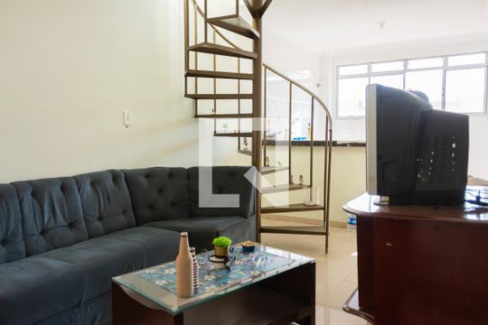 Apartamento para alugar com 2 quartos, 120m² em Arvoredo, Contagem