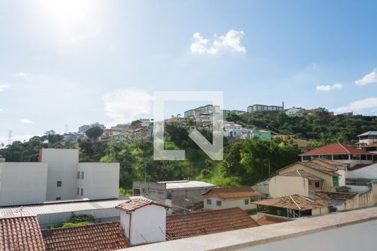 Vista de apartamento para alugar com 2 quartos, 120m² em Arvoredo, Contagem