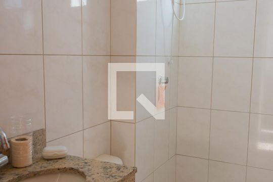 Banheiro de apartamento para alugar com 2 quartos, 120m² em Arvoredo, Contagem