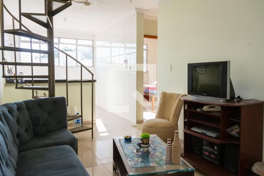 Sala de apartamento para alugar com 2 quartos, 120m² em Arvoredo, Contagem
