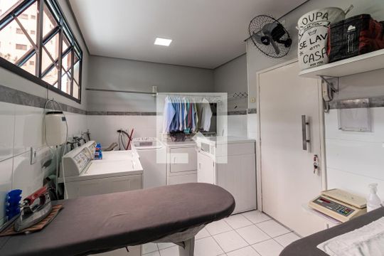 Área comum do prédio de apartamento para alugar com 1 quarto, 30m² em Moema, São Paulo