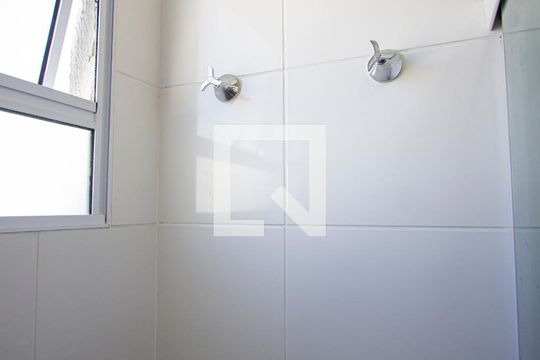 Banheiro de apartamento para alugar com 2 quartos, 44m² em Barro Vermelho, São Gonçalo
