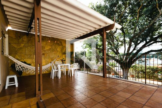 Varanda de casa à venda com 4 quartos, 250m² em Jardim Bonfiglioli, Jundiaí