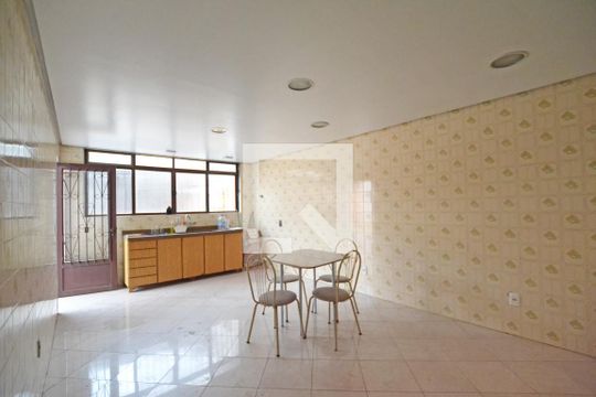 Cozinha de casa à venda com 4 quartos, 358m² em Nonoai, Porto Alegre
