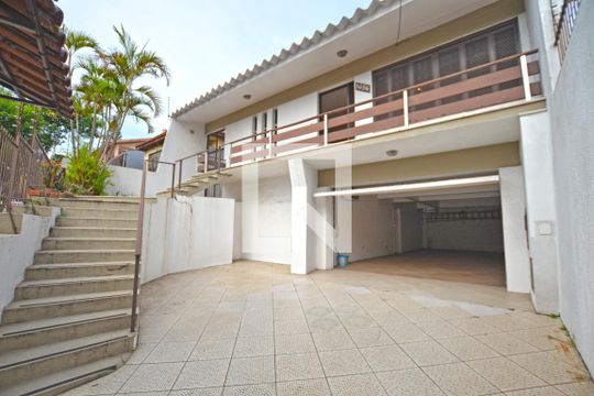 Fachada de casa à venda com 4 quartos, 358m² em Nonoai, Porto Alegre