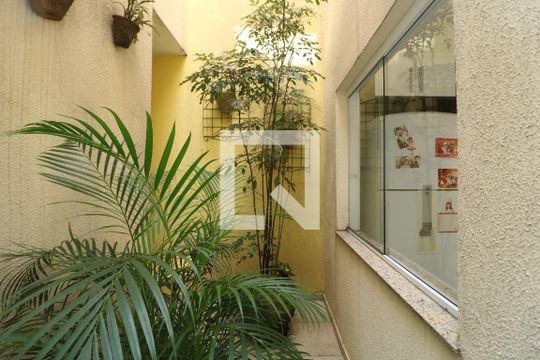 Casa à venda com 3 quartos, 165m² em Vila Carrão, São Paulo