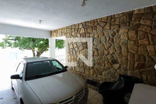 Garagem de casa à venda com 2 quartos, 110m² em Santa Helena, Contagem