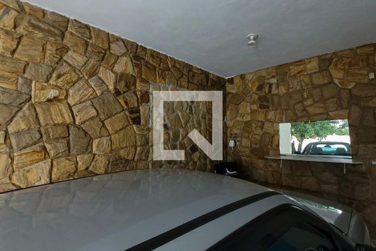 Garagem de casa à venda com 2 quartos, 110m² em Santa Helena, Contagem