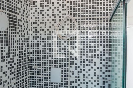 Banheiro de kitnet/studio à venda com 1 quarto, 19m² em Centro Histórico, Porto Alegre