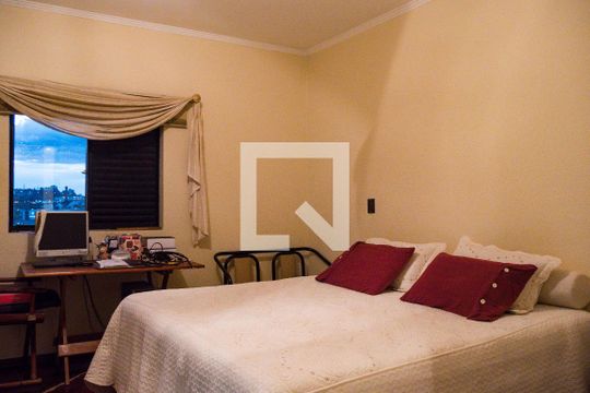 Suíte de apartamento à venda com 3 quartos, 130m² em Vila Valparaíso, Santo André