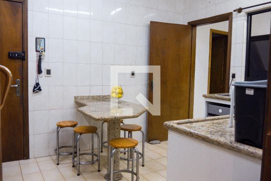 Cozinha de apartamento à venda com 3 quartos, 130m² em Vila Valparaíso, Santo André