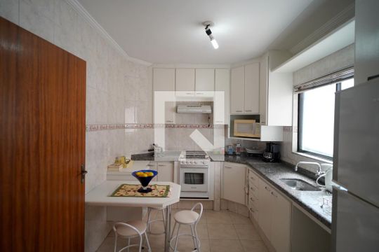 Cozinha de apartamento para alugar com 2 quartos, 76m² em Jardim Santa Rosália, Sorocaba