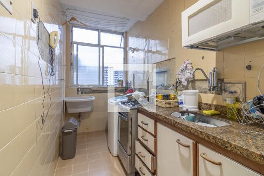 Cozinha e Área de Serviço de apartamento para alugar com 2 quartos, 60m² em Barra da Tijuca, Rio de Janeiro