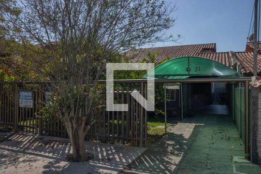 Fachada de casa de condomínio à venda com 3 quartos, 340m² em Itaipu, Niterói