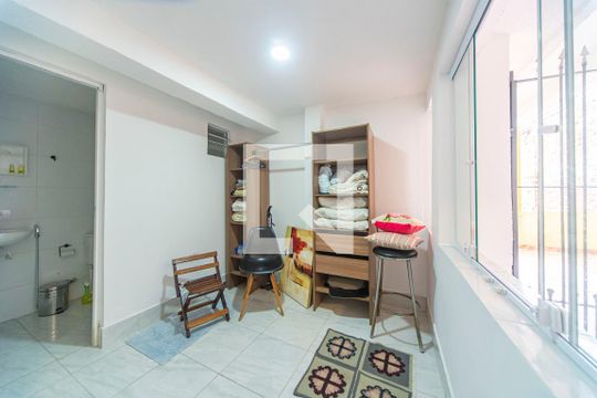 Sala de casa de condomínio para alugar com 1 quarto, 35m² em Vila Suica, Santo André