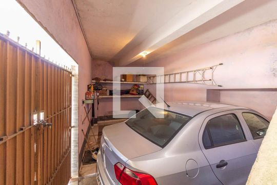 Garagem de casa à venda com 5 quartos, 200m² em Jardim Peri, São Paulo
