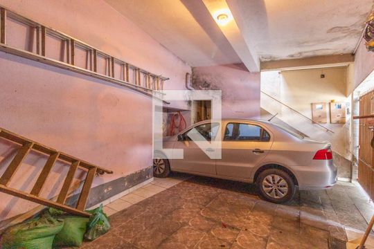 Garagem de casa à venda com 5 quartos, 200m² em Jardim Peri, São Paulo