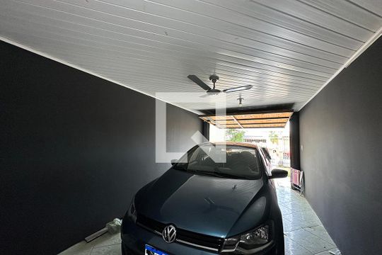 Garagem de casa à venda com 3 quartos, 120m² em Santos Dumont, São Leopoldo