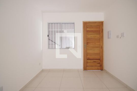 Sala/cozinha
 de apartamento para alugar com 2 quartos, 39m² em Parque Cisper, São Paulo