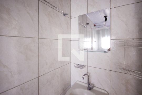 Banheiro  de casa de condomínio para alugar com 1 quarto, 35m² em Vila Brasilina, São Paulo