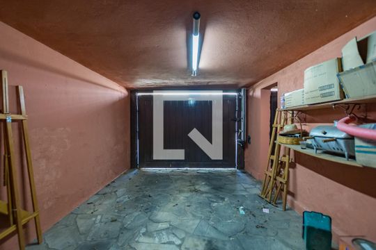 Garagem de casa à venda com 3 quartos, 279m² em Conjunto Califórnia, Belo Horizonte