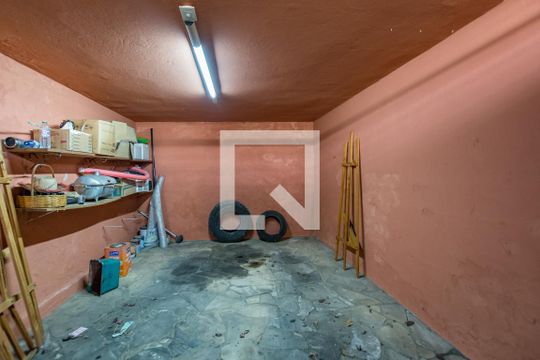 Garagem de casa à venda com 3 quartos, 279m² em Conjunto Califórnia, Belo Horizonte