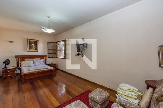 Suíte de casa à venda com 3 quartos, 279m² em Conjunto Califórnia, Belo Horizonte