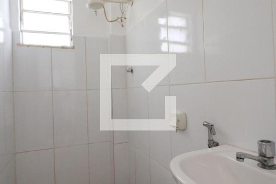 Banheiro de casa para alugar com 2 quartos, 58m² em Raul Veiga, São Gonçalo