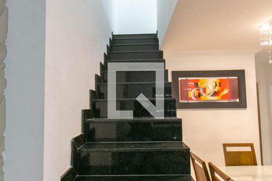 Escada de casa à venda com 3 quartos, 179m² em Céu Azul, Belo Horizonte