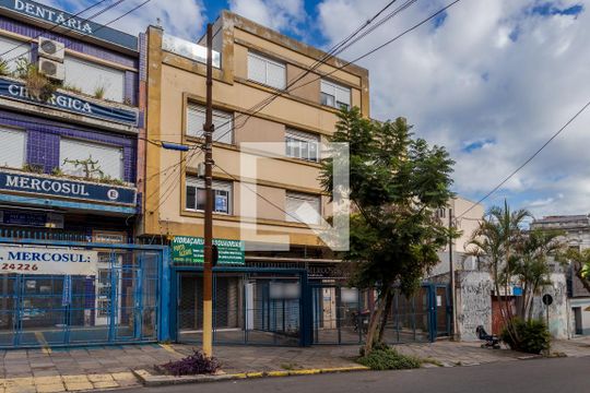 Fachada de apartamento à venda com 1 quarto, 40m² em Floresta, Porto Alegre
