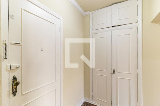 Entrada de apartamento à venda com 3 quartos, 85m² em Consolação, São Paulo
