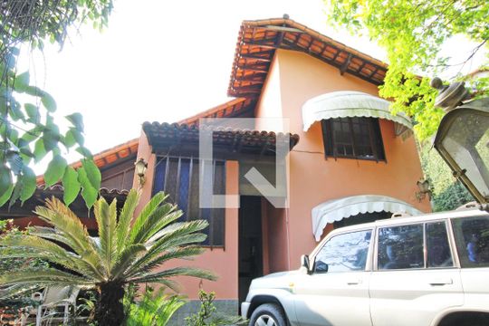 Fachada de casa à venda com 5 quartos, 1200m² em Freguesia de Jacarepaguá, Rio de Janeiro