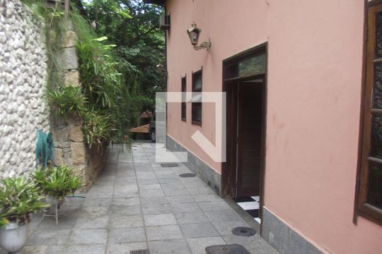 Corredor externo de casa à venda com 5 quartos, 1200m² em Freguesia de Jacarepaguá, Rio de Janeiro