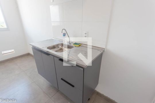 Cozinha de apartamento para alugar com 1 quarto, 26m² em Jardim Santa Emilia, São Paulo