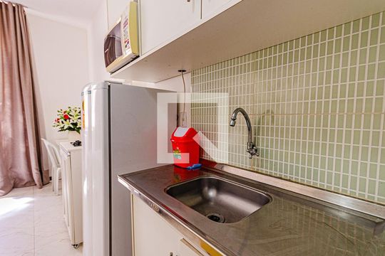 Cozinha de kitnet/studio para alugar com 1 quarto, 20m² em Matatu, Salvador