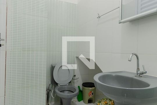 Banheiro de kitnet/studio para alugar com 1 quarto, 20m² em Matatu, Salvador