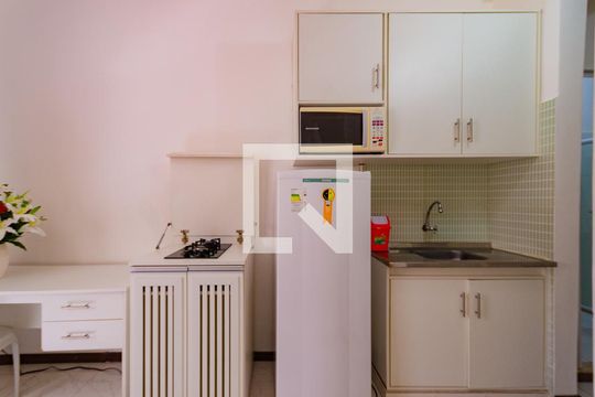 Cozinha de kitnet/studio para alugar com 1 quarto, 20m² em Matatu, Salvador