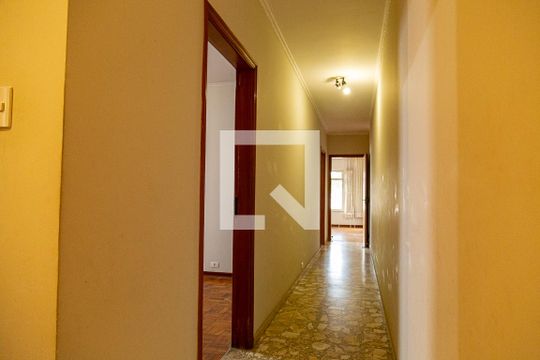 Corredor de casa para alugar com 4 quartos, 223m² em Jardim Prudência, São Paulo