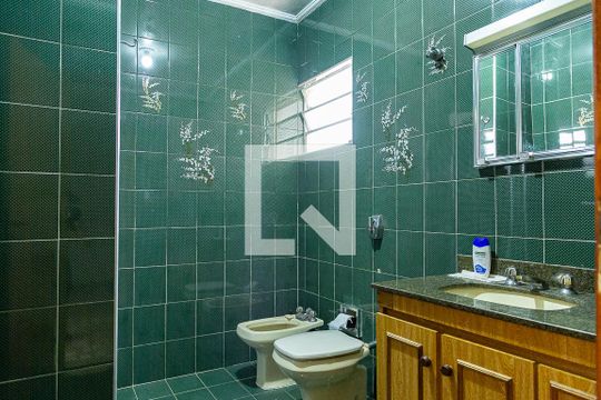 Banheiro de casa para alugar com 4 quartos, 223m² em Jardim Prudência, São Paulo