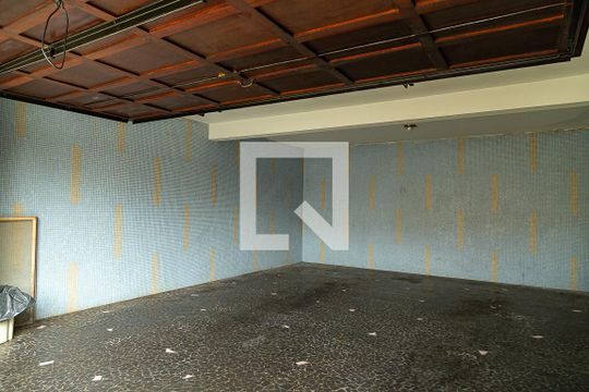 Garagem de casa para alugar com 4 quartos, 223m² em Jardim Prudência, São Paulo